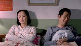 金婚燕妮调皮，故意把水洒向妹妹，把妹妹弄的发烧感冒