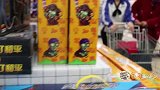 虎妞考试全校第一，妈妈带虎妞去城里超市买玩具，虎妞嫌贵不想要