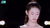 张艺凡穿粉色队服甜到牙疼，有谁注意她的腰网友：绝世好腰