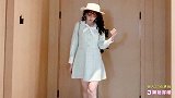 浅绿色连衣裙很像邻家女孩，搭配一顶帽子更有青春感，时尚又大气