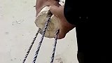 用三根绳子拧成一根，这样做出来很结实！