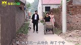小苗来小雪家里帮忙，结果弟弟看到小苗来立马变脸色，这是为啥