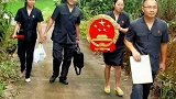 背着国徽去审判，正义即使跋山涉水，乘风破浪，也不会缺席！热门