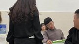 我的课你还敢睡觉！看你以后还敢不敢睡了！