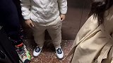 哎…避开风，躲过雨，还是转角遇到你…