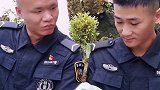 警营趣事 女朋友送的杯子喝水就是甜，你有吗？？？英山特警