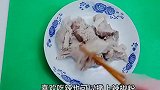 炖羊肉时不要直接下锅，牢记3放4不放的诀窍，炖出来不膻不柴，香