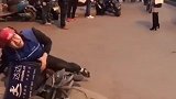 这外卖哥太倒霉了