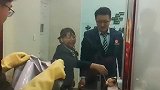 猫：快放开我，我是来存钱的！