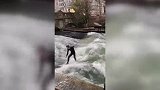 解锁新技能！桥下流水刺激冲浪 这咋上岸呢