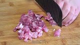 大米里加1个西红柿做美食，我家隔三差五就吃一次，孩子超爱吃