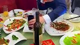 喝一杯拿下面所有红包，新郎喝，新娘收红包