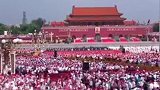 短视频《九三盛大阅兵 看到和平鸽 外国记者忍不住落泪》