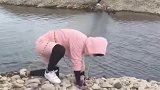 这才叫真拔河，你们那顶多是平地拽绳