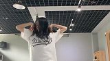 美女练习室里跳舞，这小姐姐跳舞太带劲了，人好看腿又长