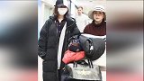 杨紫口罩遮面低调现身机场获妈妈推行李备受宠爱