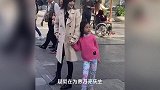 李小璐和贾乃亮复合了?两人同框配甜馨玩耍,让人感叹