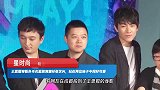 王思聪穿粉色毛衣逛街竟撞衫张艺兴，站在两位妹子中间好可爱