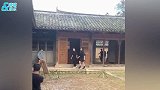 奚梦瑶何猷君如胶似漆恩爱十足，过门槛都要手牵手