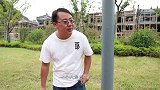 穷小伙打劫，没想碰到一个不按套路出牌的美女，整个场面太逗了