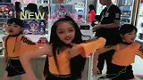 生女儿就得是这样的，跳舞的样子杀伤力太大，真的好迷人！