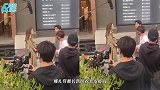 娜扎陈晓街头拍戏曝路透！女方助理飞奔过去整理头发