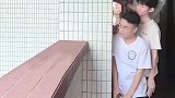 是什么让男生宿舍如此的躁动，镜头转到对面，才明白他们的快乐！