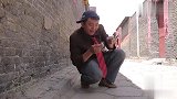 小伙捡到一块手表，一会来了三个人来捣乱休息，结局太搞笑了
