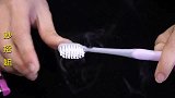 今天才知道，把2个旧牙刷绑在一起，还有这么棒的作用，厉害了
