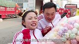 三轮车进城记2：妈妈骑车来市场，傻妞非要买大包的薯片，真逗