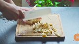 腐竹和猪肉炖一炖，比红烧肉都香