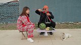 小伙卖“西瓜”，抠门到家了，这可真是铁公鸡，太逗了