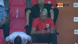 鲁能新援亮相看台 球队落后格德斯眉头不展