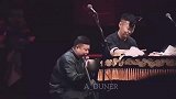 高九成杨九郎台上表演双簧版玉堂春，观众笑声连连