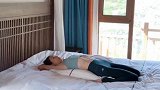 每天睡前静躺10分钟，瘦大小腿，瘦肚子，伸展腹部器官和骨盆区域，缓解痛经，消除副乳，让你越躺越年轻