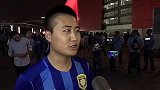 中超-17赛季-中超百场！球迷为杨笑天点赞 每次谢场都为他加油-新闻
