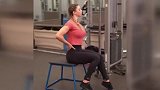 美女虐臀大赏！健身房要是这般景象 我保证会天天去训练