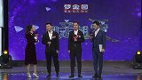 看到美女就紧张，把朋友也拉上来一起壮胆
