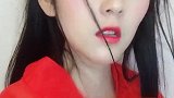 小姐姐卸妆前有点像迪丽热巴，卸妆后，网友不化妆也像迪丽热巴