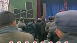 太冷了妈妈我受不了，这小戏迷非不走！