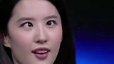 刘亦菲斗鸡眼放电，电到了台下无数男观众