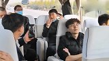 大衣哥朱之文跟随美女导游，游览焦作云台山