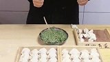 大厨秀包饺子神技能，简单又快速，一个人包顶10个人！
