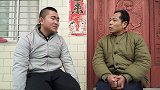 小伙送男子礼物，结果却被男子追着打，真是太逗了