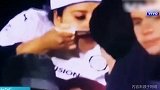 这样也行？南美联赛镜头扫到看台球迷吸食白粉