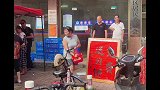 心系社会、关爱老人、愿大家年都能过来领饼、笑口常开！小董月饼志愿者在行动