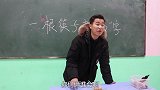 老师出难题：一根筷子拼“日”字，女同学为了拿到奖励，秒解决