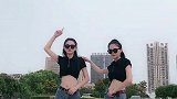 双胞胎姐妹广场卡点动感养生迪，这身材比例好性感