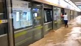 河南郑州：I级防汛响应！暴雨多个地铁站被“淹”