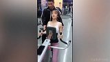 健身房有这样的妹子 谁不想当健身教练？